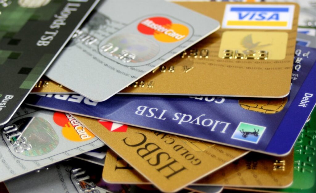 Major Banks Halt Co-Branded Credit Cards! Find Out Why RBI's New Rules Are Shaking Up the Banking Industry!